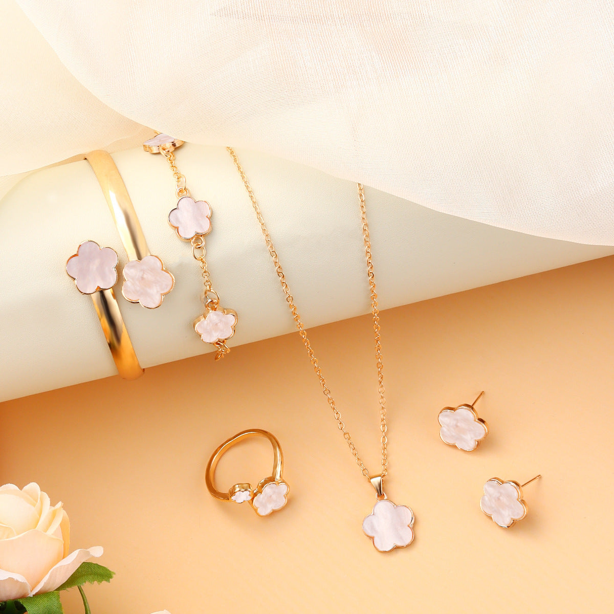 Coordinated clover-inspired jewelry set – ACSRY product image 3