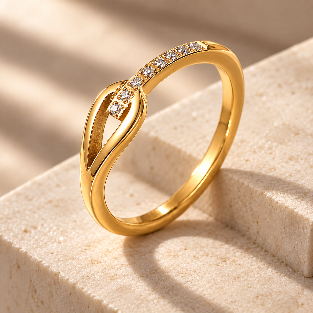 Gold-plated intertwined ring with sparkling details – ACSRY product image 2