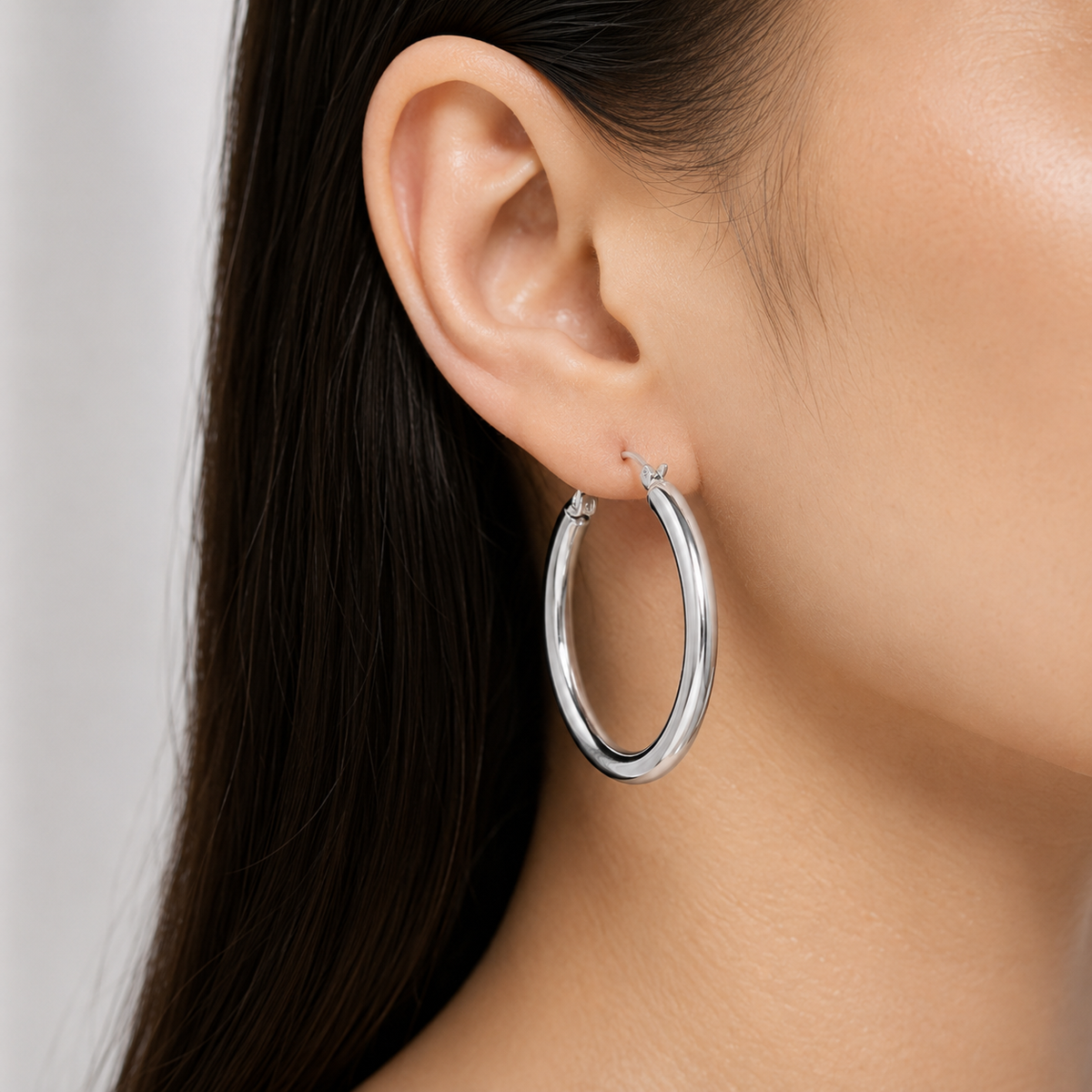 Classic hoop earrings in gold or silver finish – ACSRY product image 3