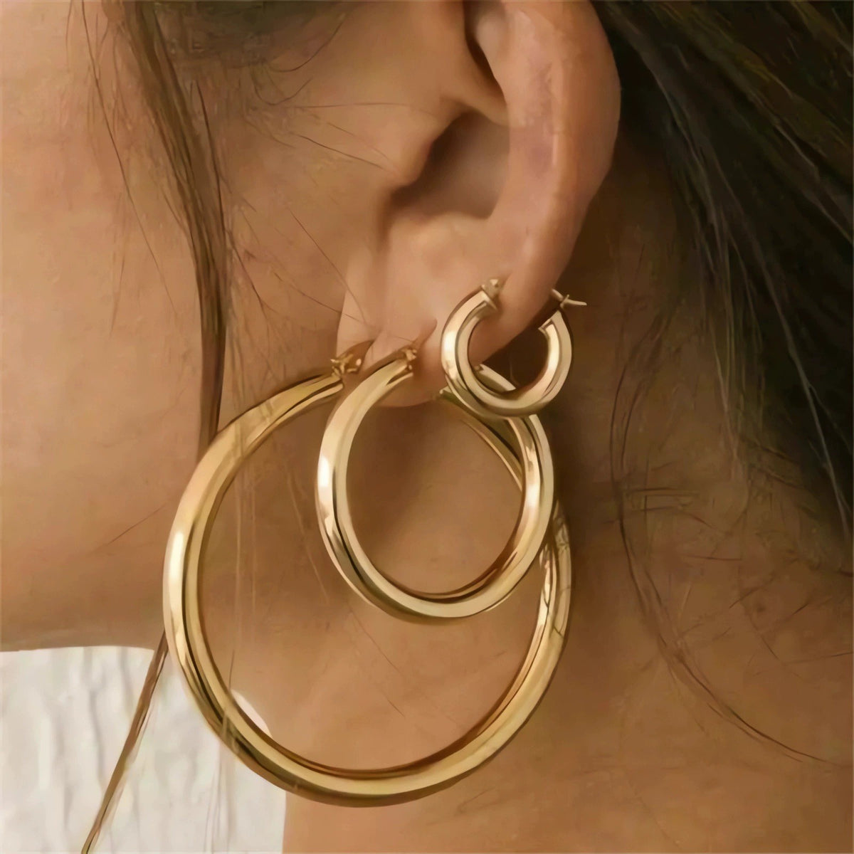 Classic hoop earrings in gold or silver finish – ACSRY product image 4